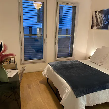 2 Pers Proche Montmartre Parigi