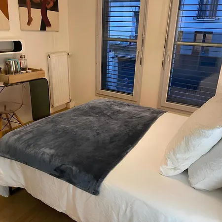 2 Pers Proche Montmartre * Paříž