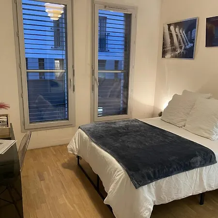 2 Pers Proche Montmartre Parigi